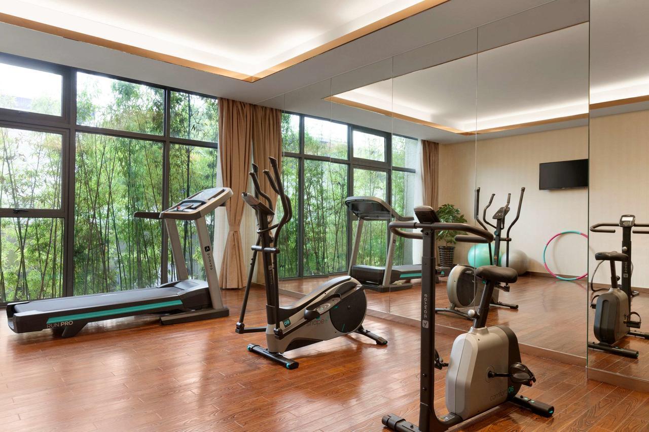 Ramada Shanghai Minhang Bagian luar foto