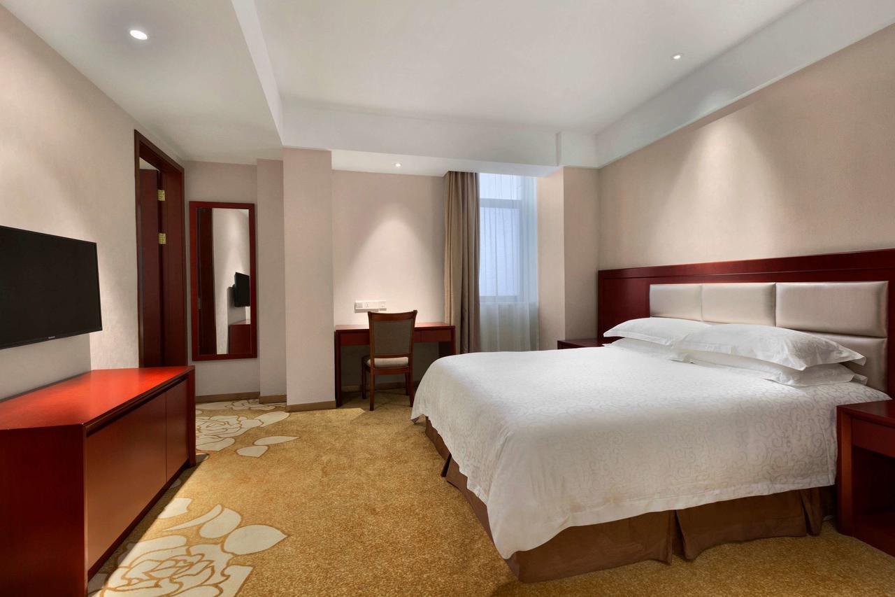 Ramada Shanghai Minhang Bagian luar foto