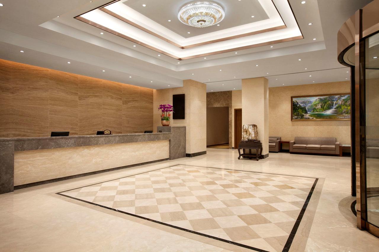 Ramada Shanghai Minhang Bagian luar foto